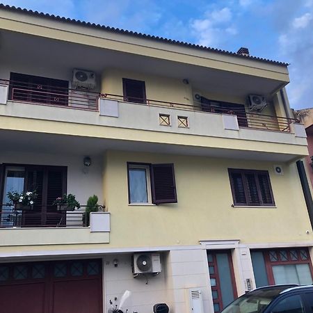 Mansarda Mentana Due Apartment Vittoria Bagian luar foto