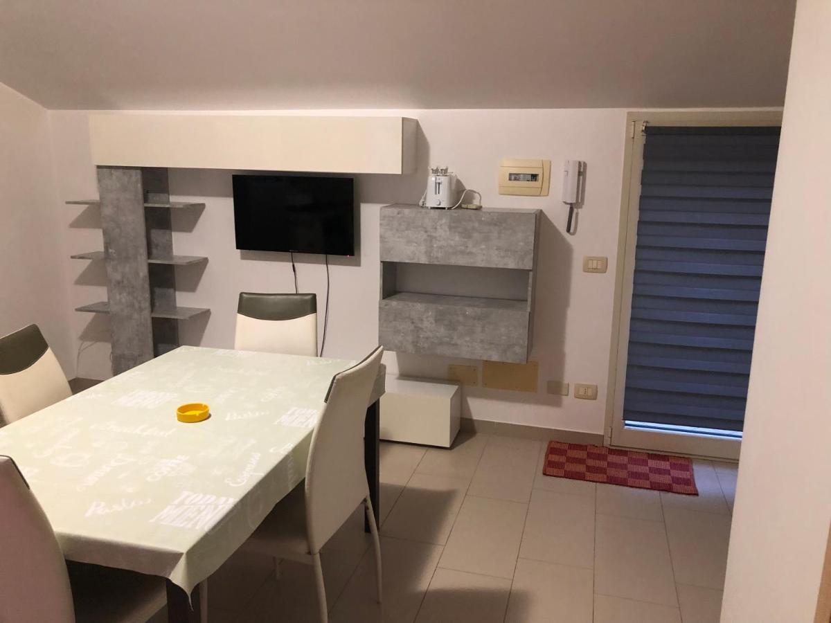 Mansarda Mentana Due Apartment Vittoria Bagian luar foto